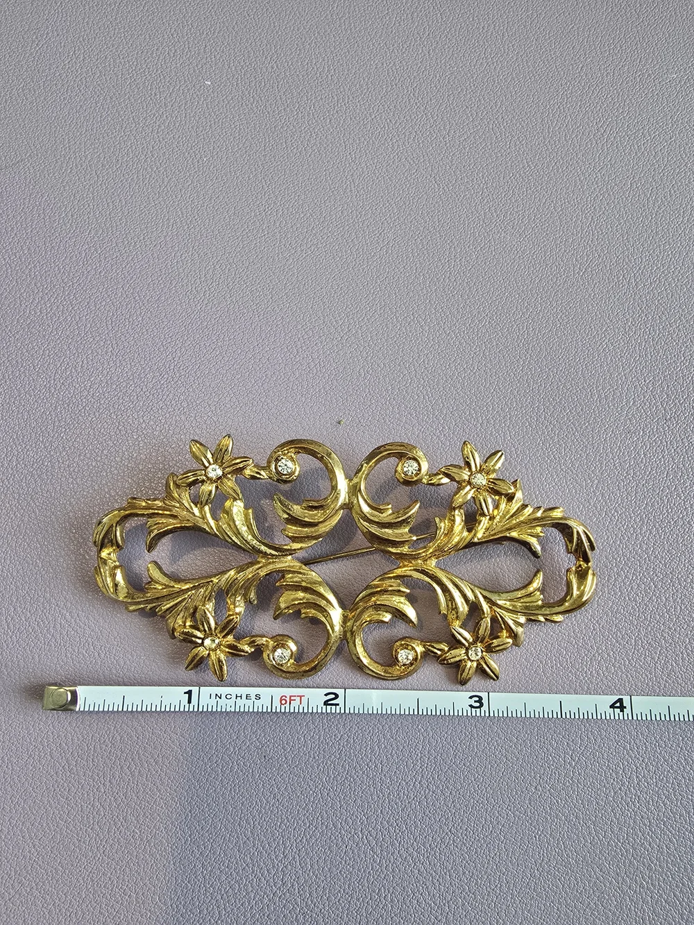 Gold Floral Filigree Brooch - Elegant Women’s Accessory, Like New